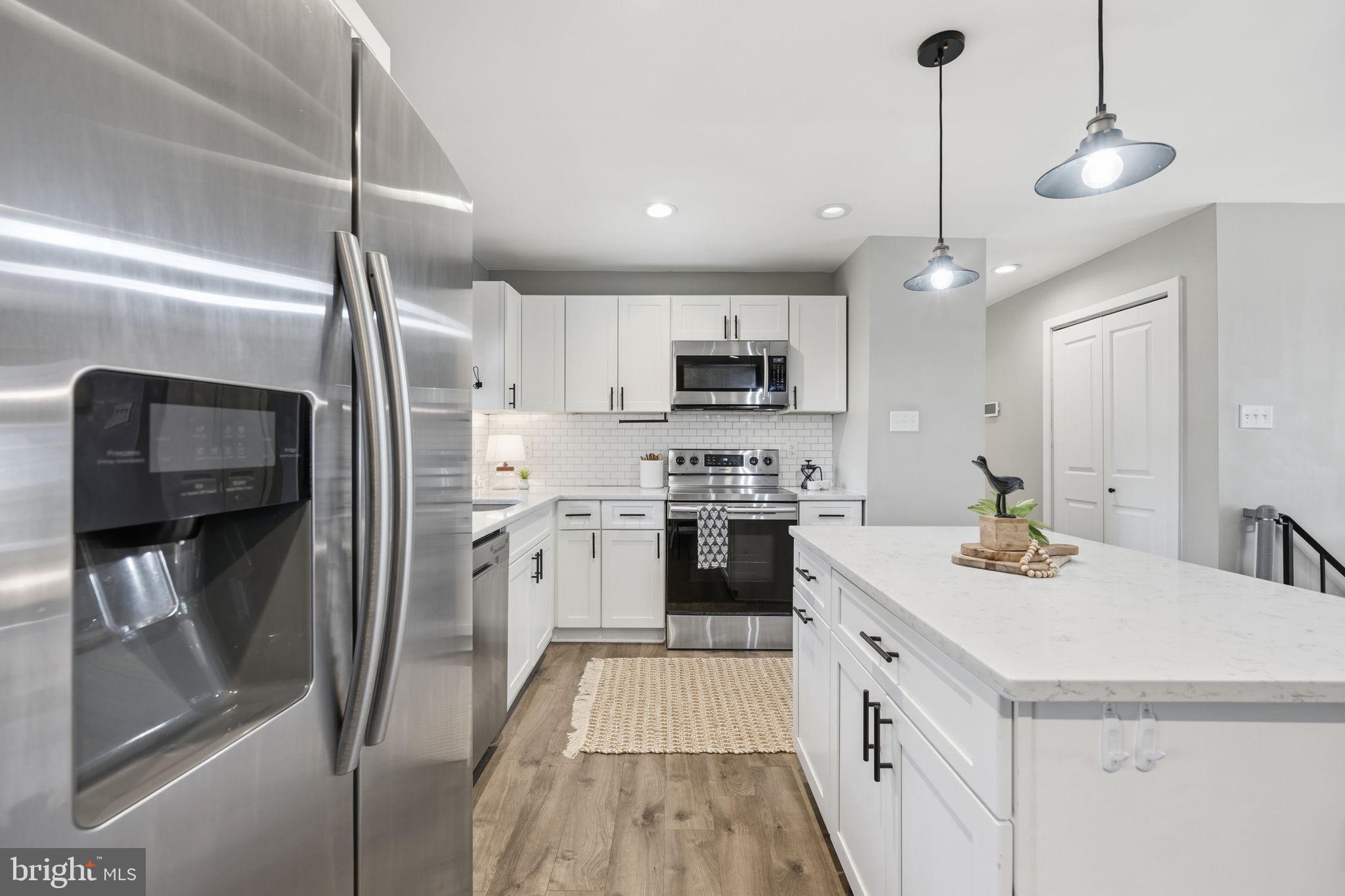 7926 Tower Court Road Severn, MD 21144 - Photo 4 of 32 Quartz countertops and stainless steel appliances!
