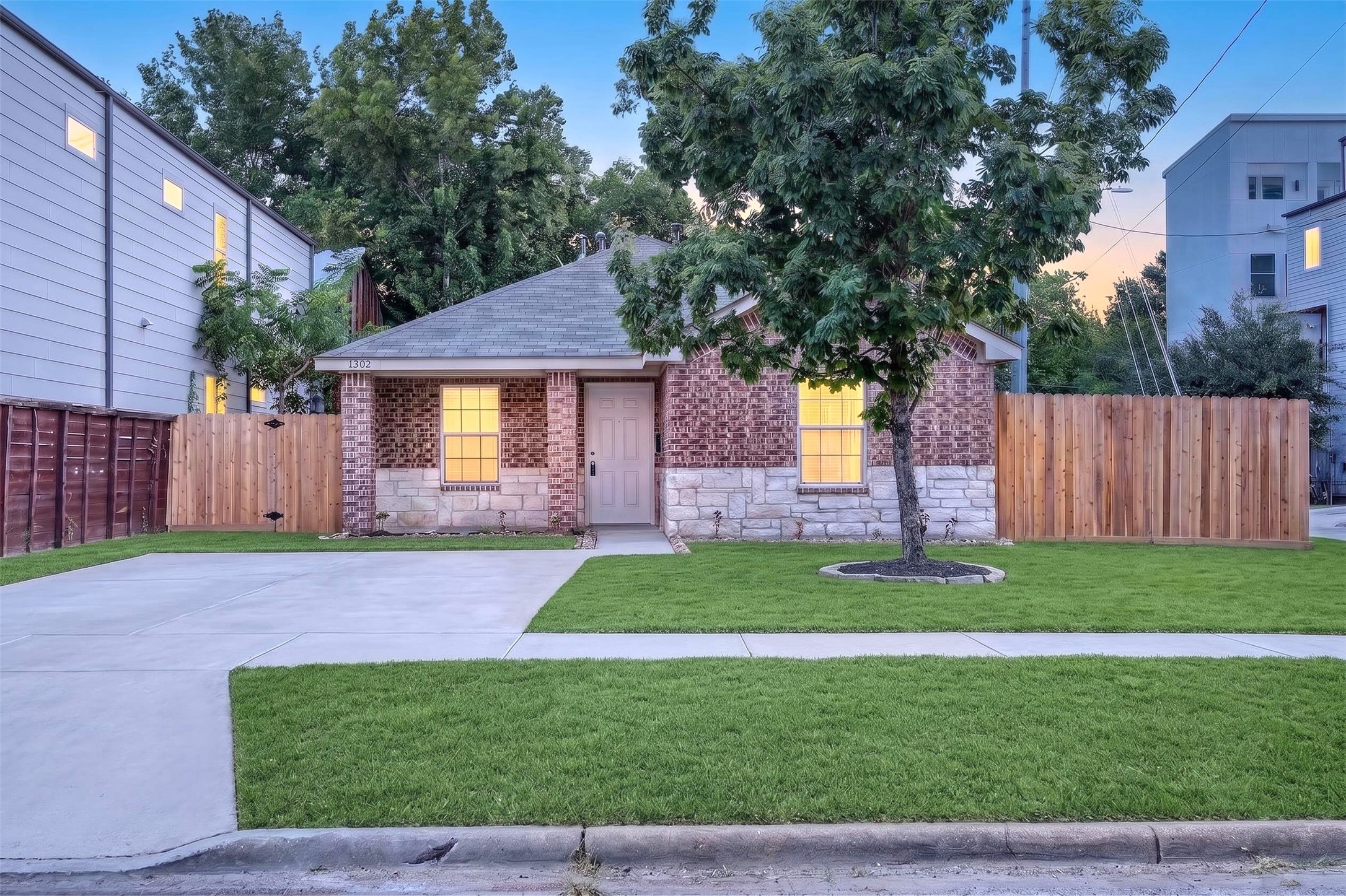 1302 Shearn Street Houston, TX 77007 - Photo 3 of 40