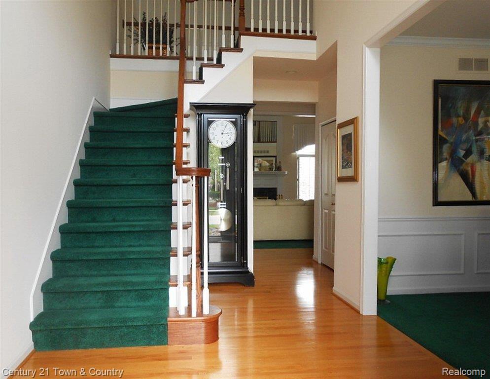 3587 Heron Ridge Drive Rochester, MI 48309 - Photo 3 of 30 Foyer w/Hardwood Flrs