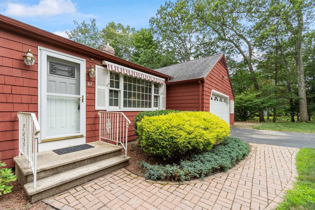61 Amble Road Chelmsford, MA 01824 - Photo 2 of 28 Gallery Image 2