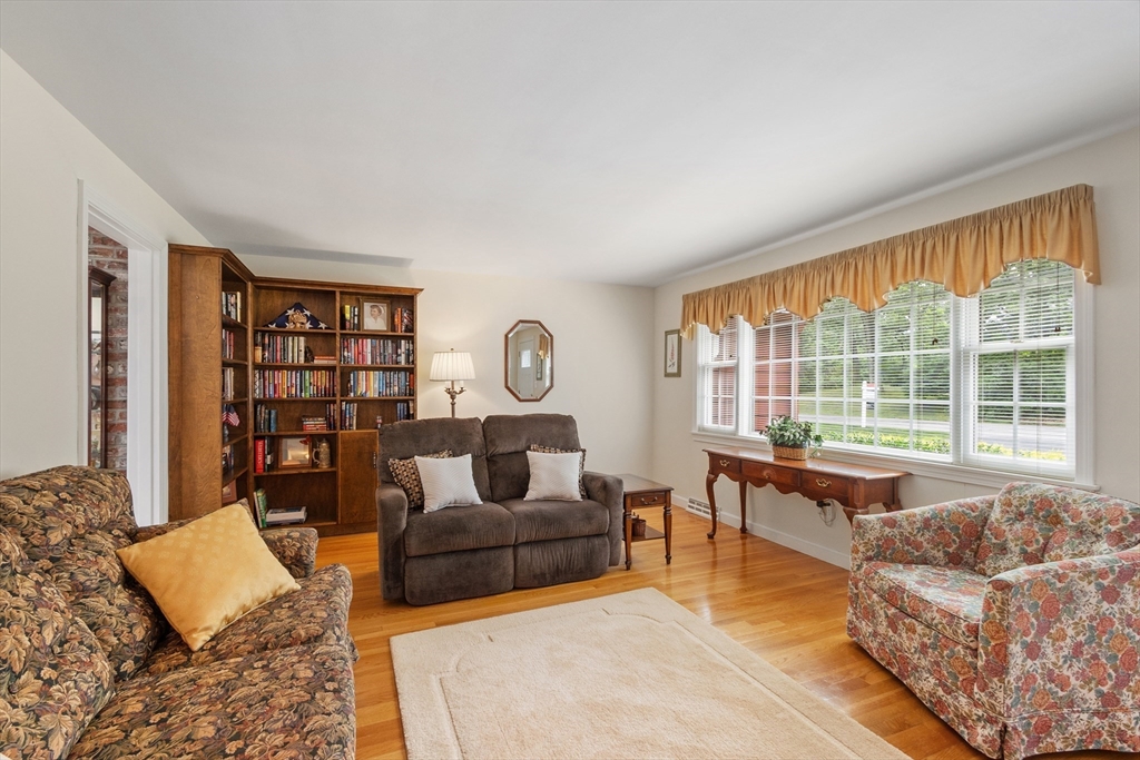 61 Amble Road Chelmsford, MA 01824 - Photo 5 of 28 Gallery Image 5