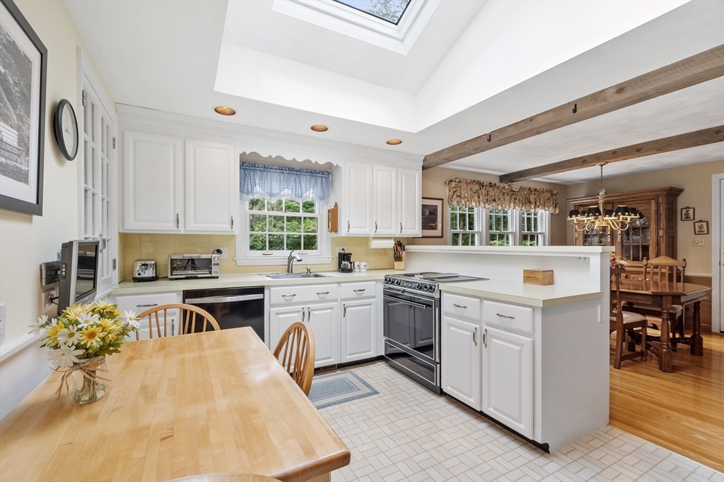 61 Amble Road Chelmsford, MA 01824 - Photo 6 of 28 Gallery Image 6