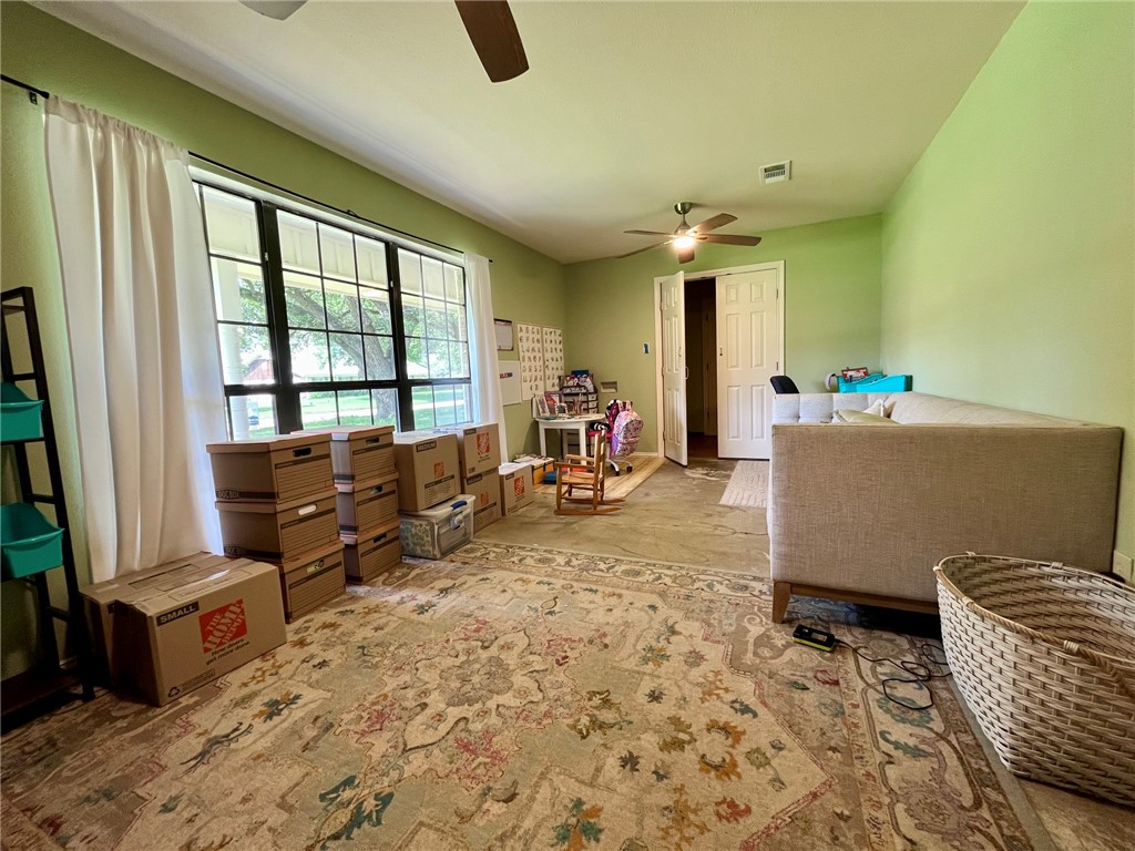 909 Anderson Street Hearne, TX 77859 - Photo 10 of 22