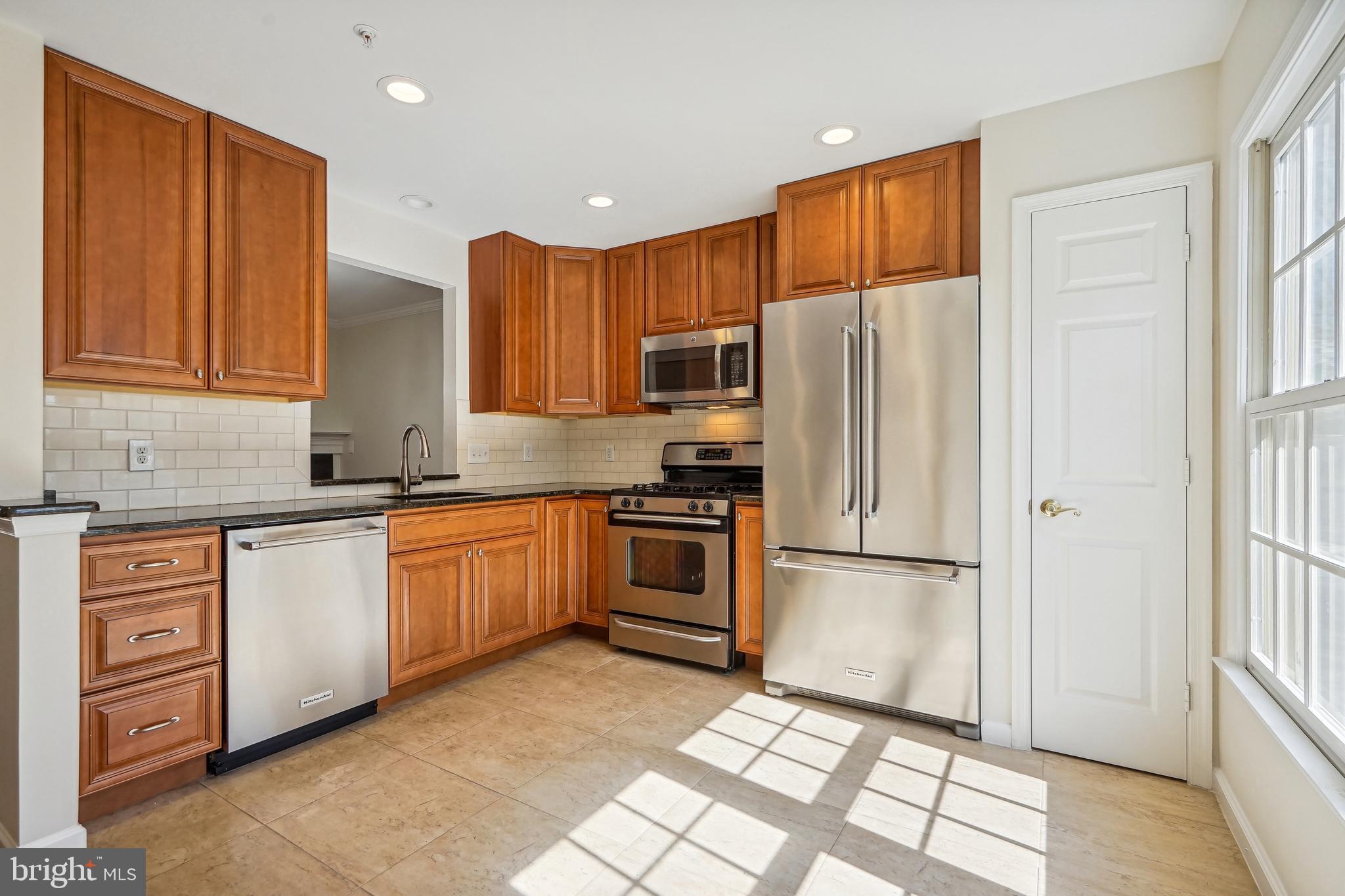 105 Ridgepoint Place Gaithersburg, MD 20878 - Photo 14 of 33 Kitchen