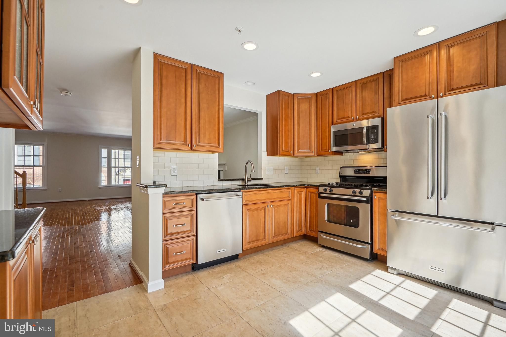 105 Ridgepoint Place Gaithersburg, MD 20878 - Photo 16 of 33 Kitchen