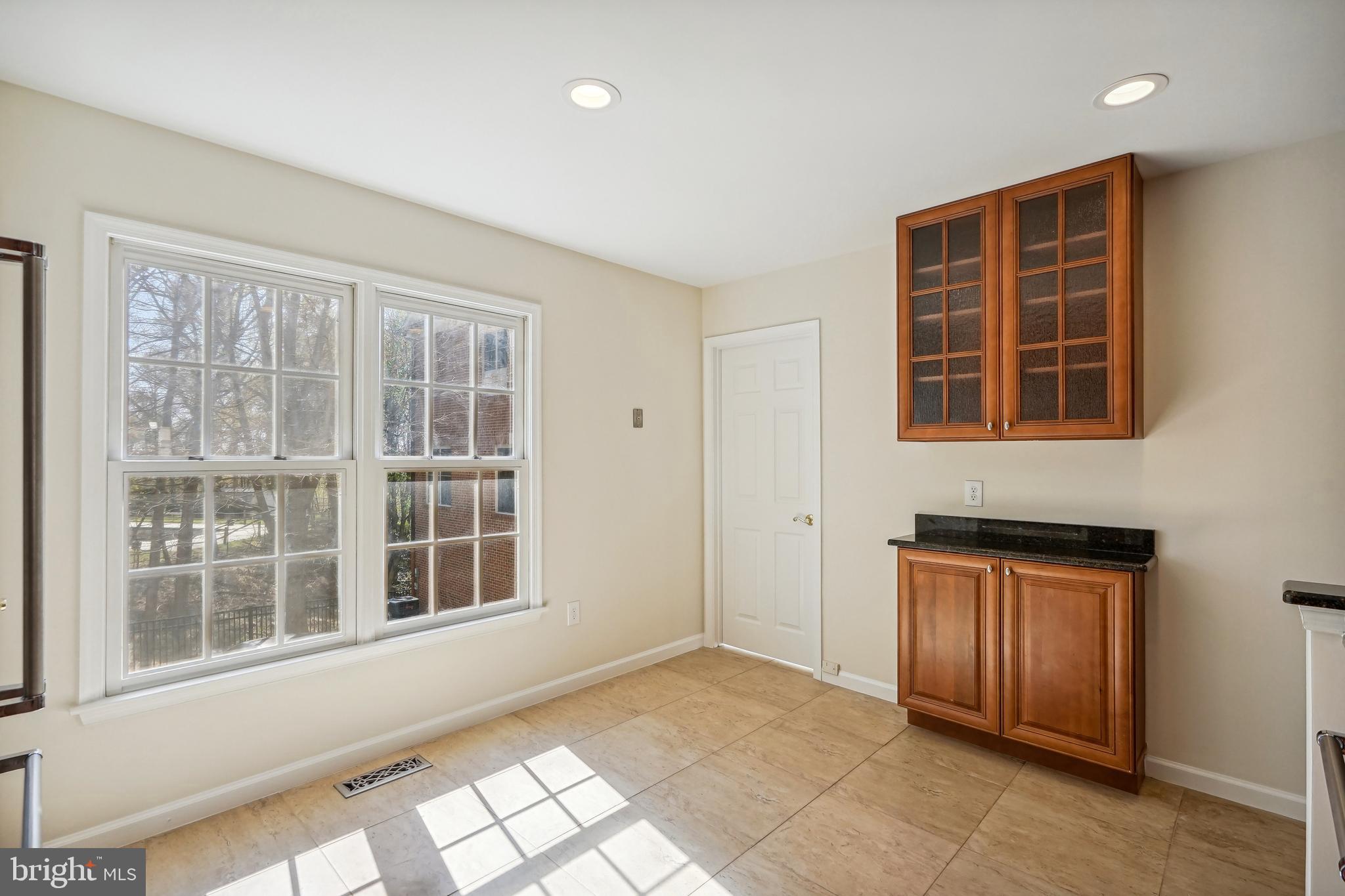 105 Ridgepoint Place Gaithersburg, MD 20878 - Photo 17 of 33 Kitchen