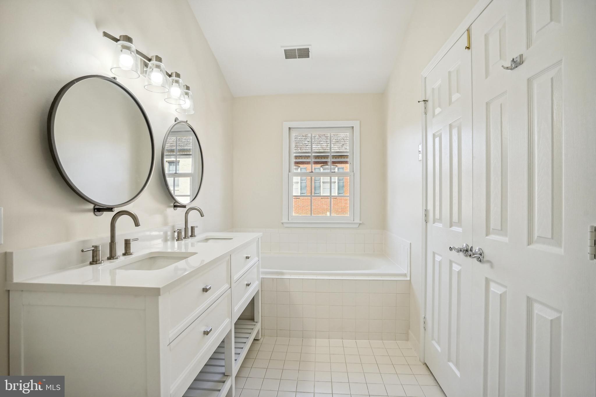 105 Ridgepoint Place Gaithersburg, MD 20878 - Photo 25 of 33 Upper Level Primary Bath