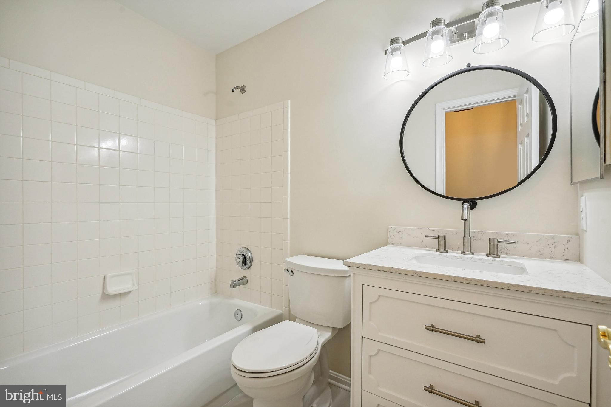 105 Ridgepoint Place Gaithersburg, MD 20878 - Photo 32 of 33 Upper Level Hall Full Bath
