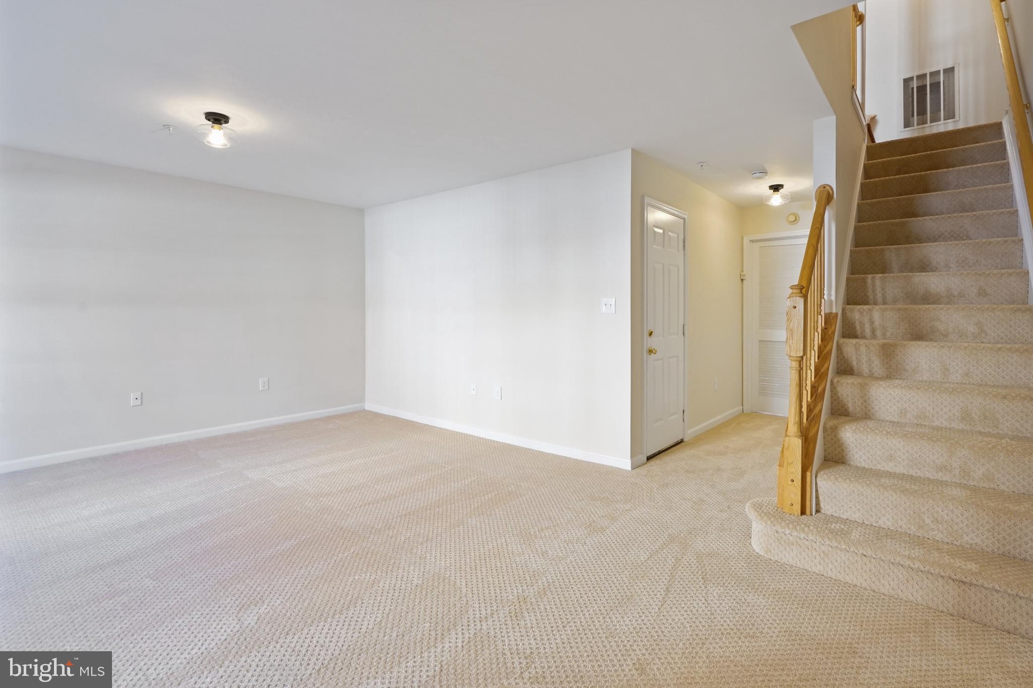 105 Ridgepoint Place Gaithersburg, MD 20878 - Photo 6 of 33 Family Room