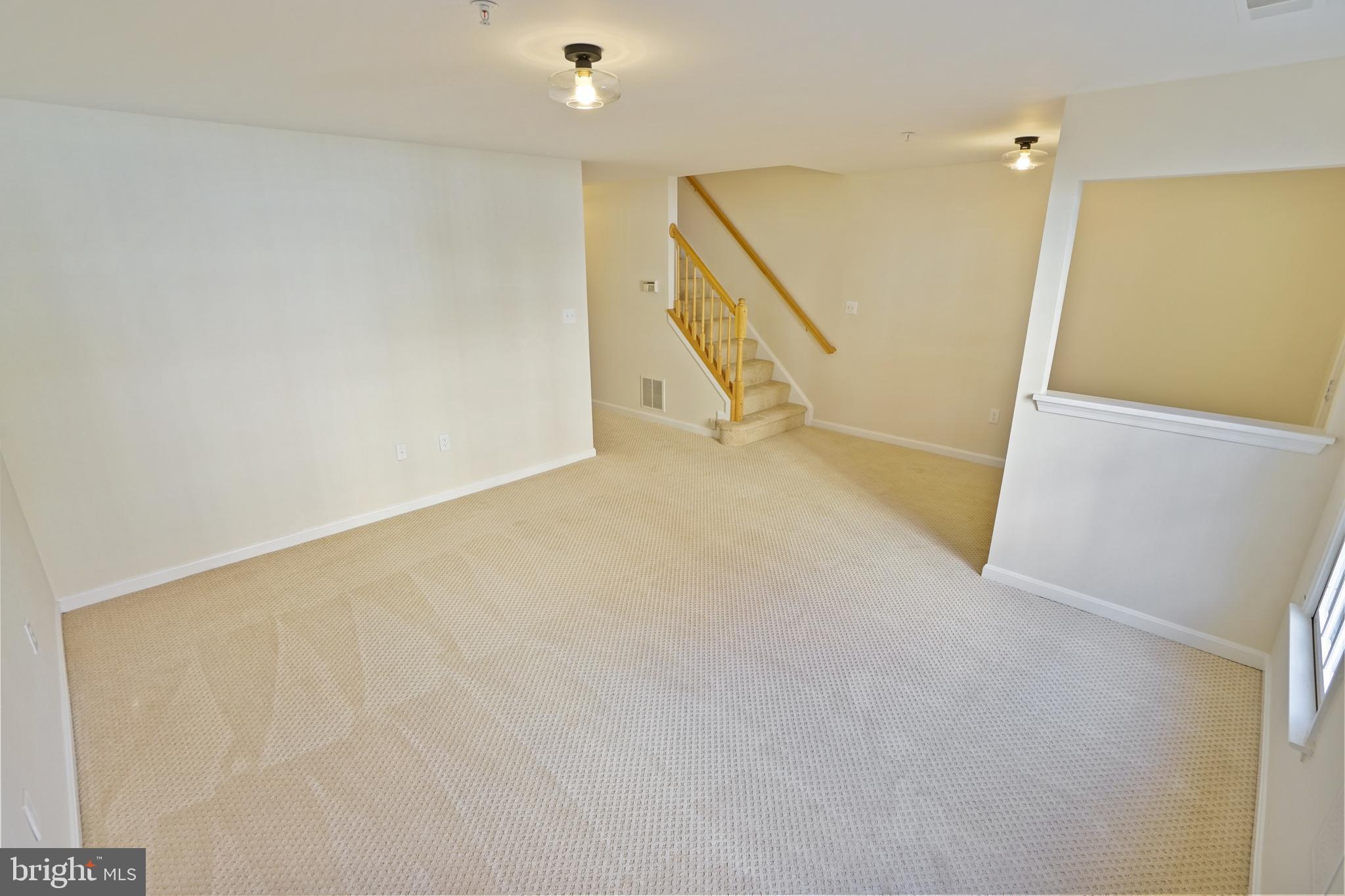 105 Ridgepoint Place Gaithersburg, MD 20878 - Photo 7 of 33 Family Room