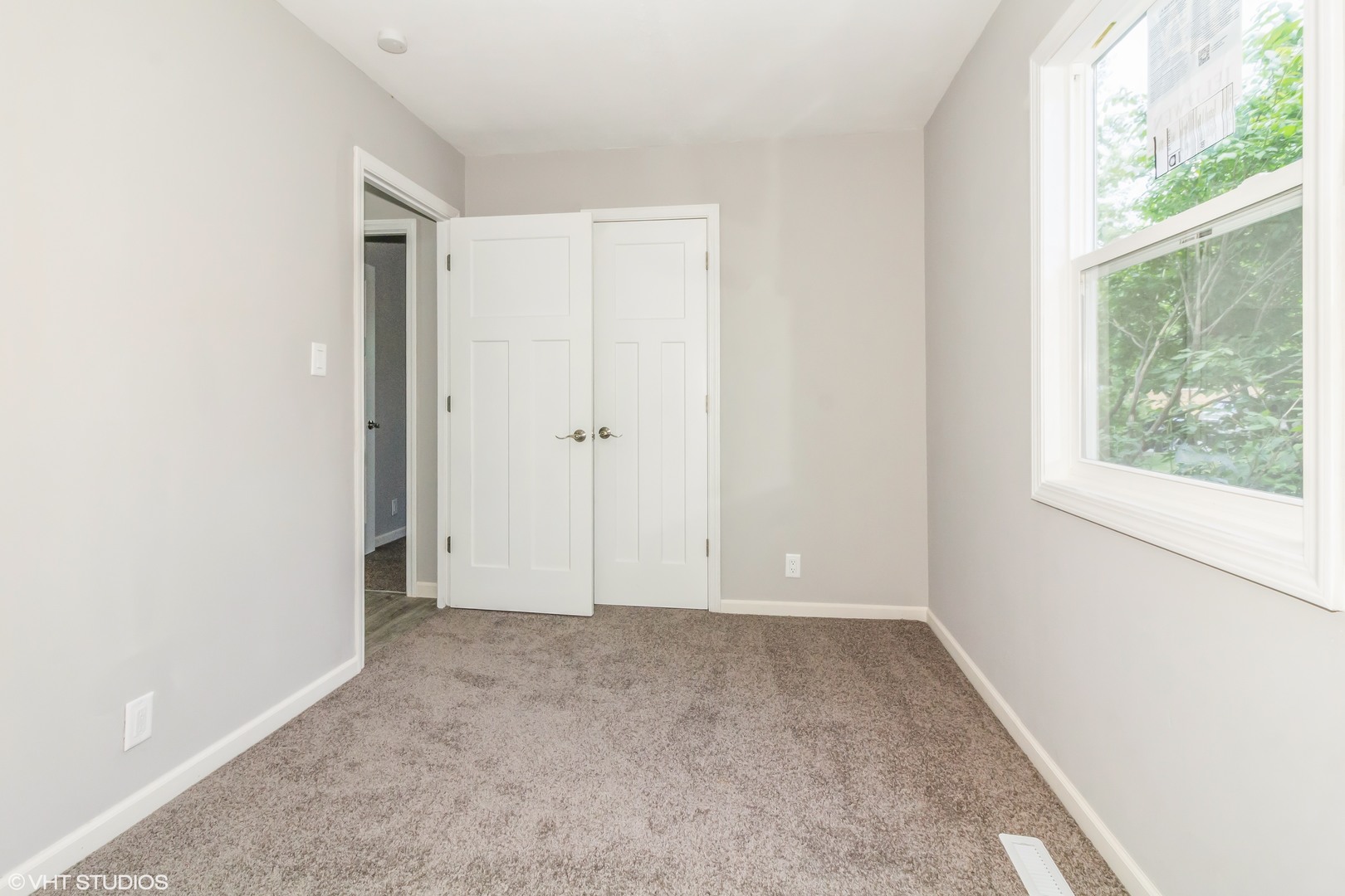 322 South Reed Street Joliet, IL 60436 - Photo 8 of 11 a view of room with window