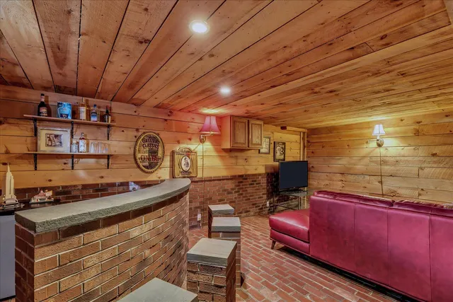 $985,000 | 10 Rockledge Drive, North Falmouth, MA 02556