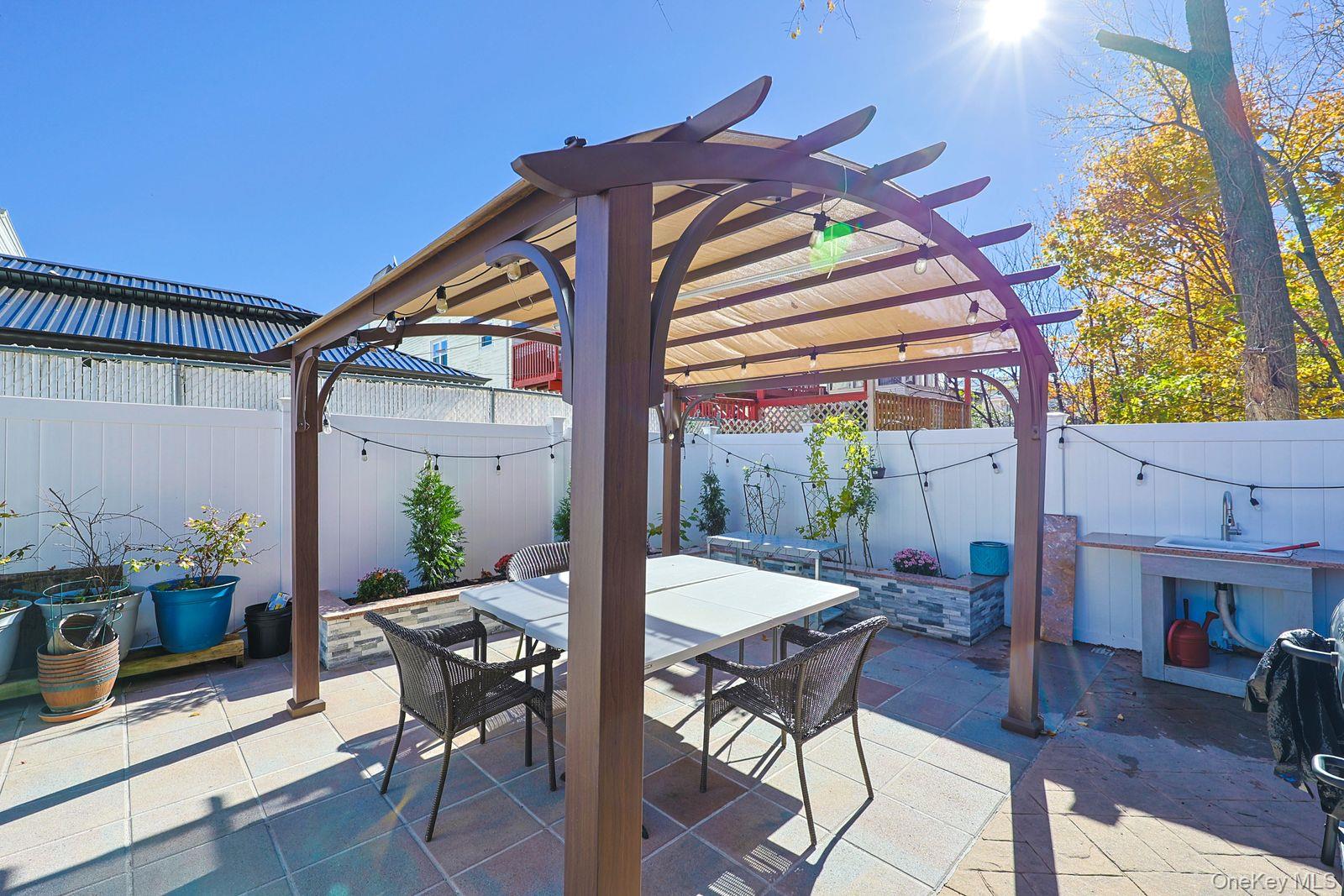 197 Park Drive North Staten Island, NY 10314 - Photo 5 of 37 a view of a patio with a table and chairs