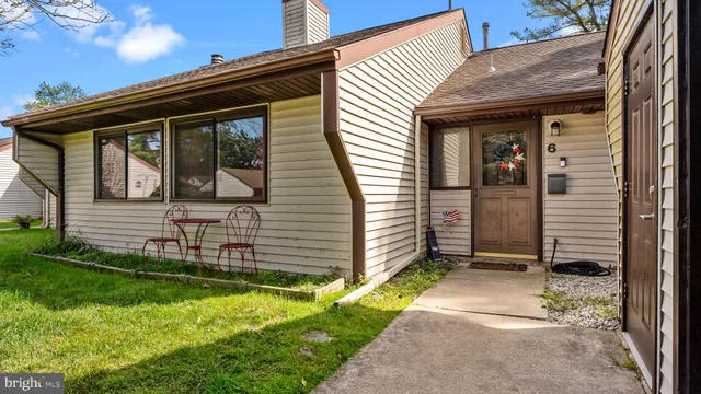 a view of house with backyard