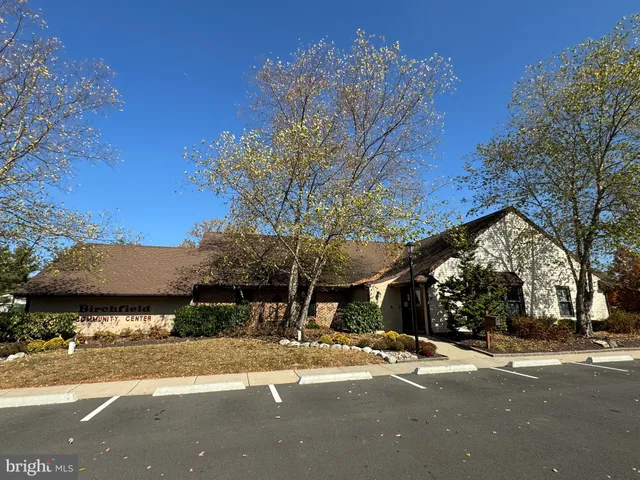 a view of a tennis court