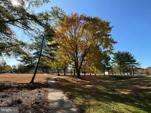 $300,000 | 6 East Azalea Lane, Mount Laurel, NJ 08054