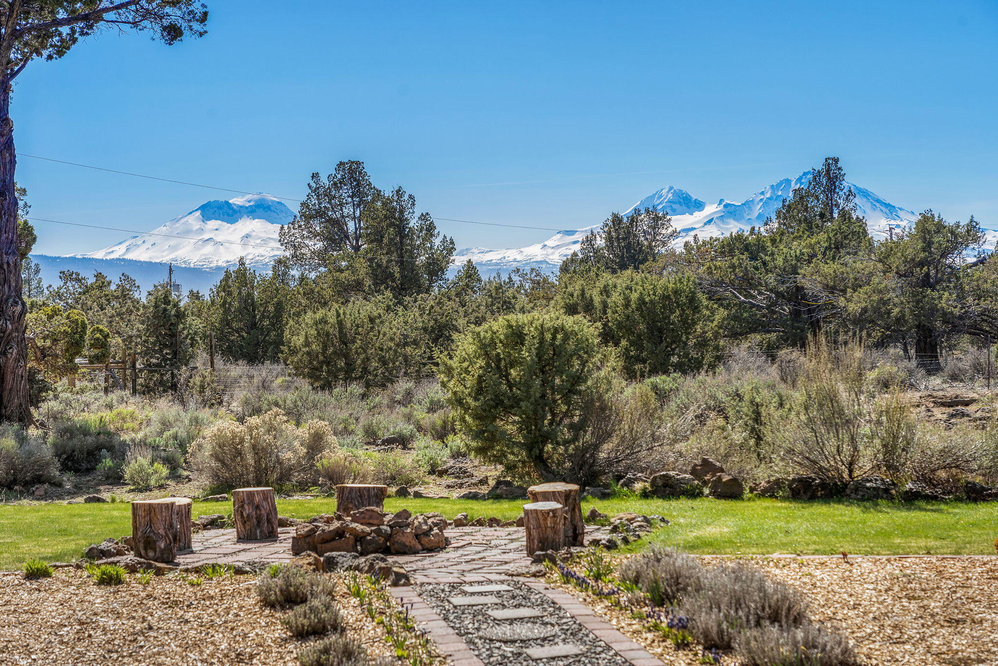 67149 Fryrear Road Bend, OR 97703 - Photo 4 of 52 2024_04_19_67149_fryrear_rd-29