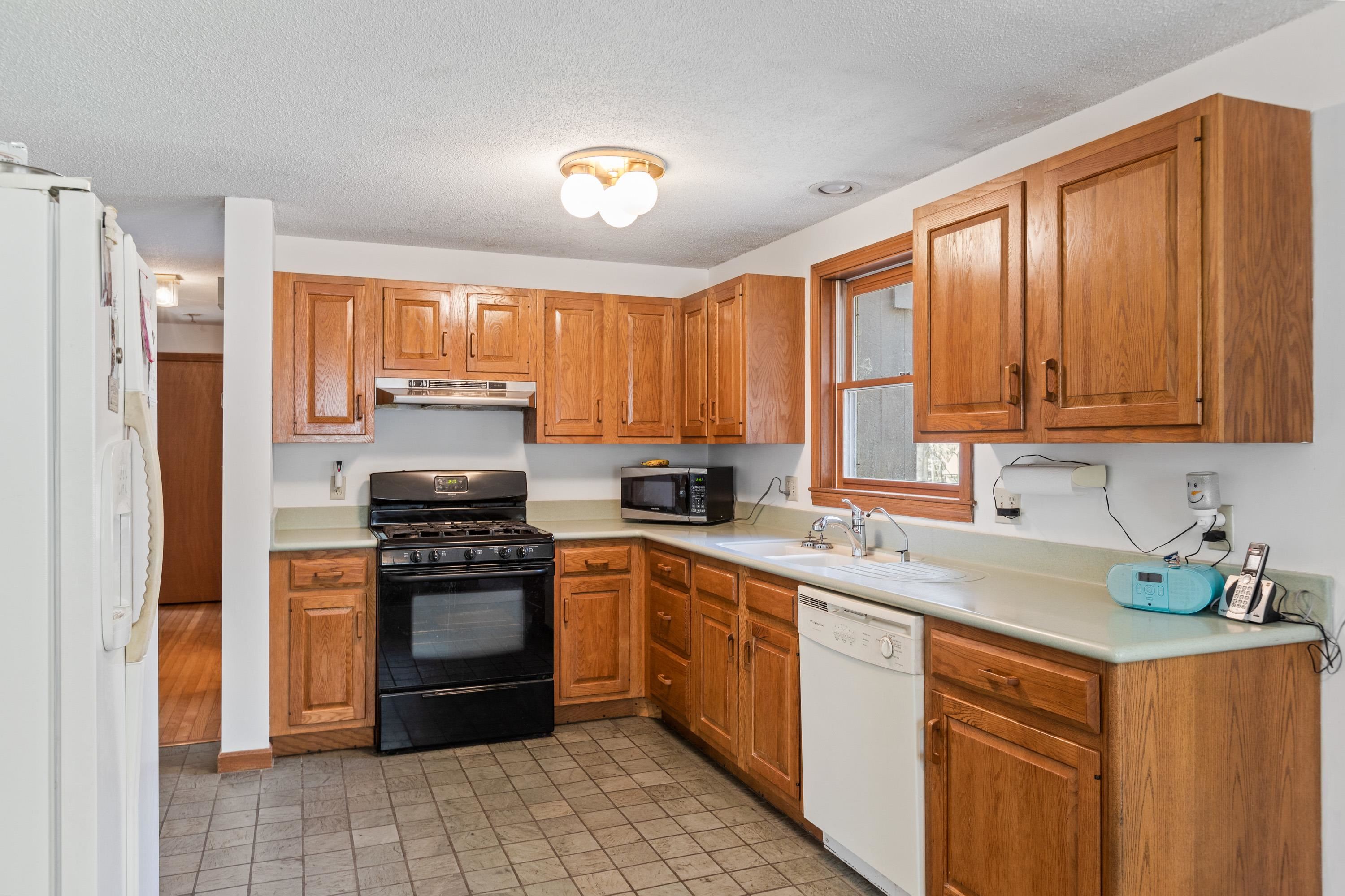 339 Squantum Road Jaffrey, NH 03452 - Photo 5 of 32
