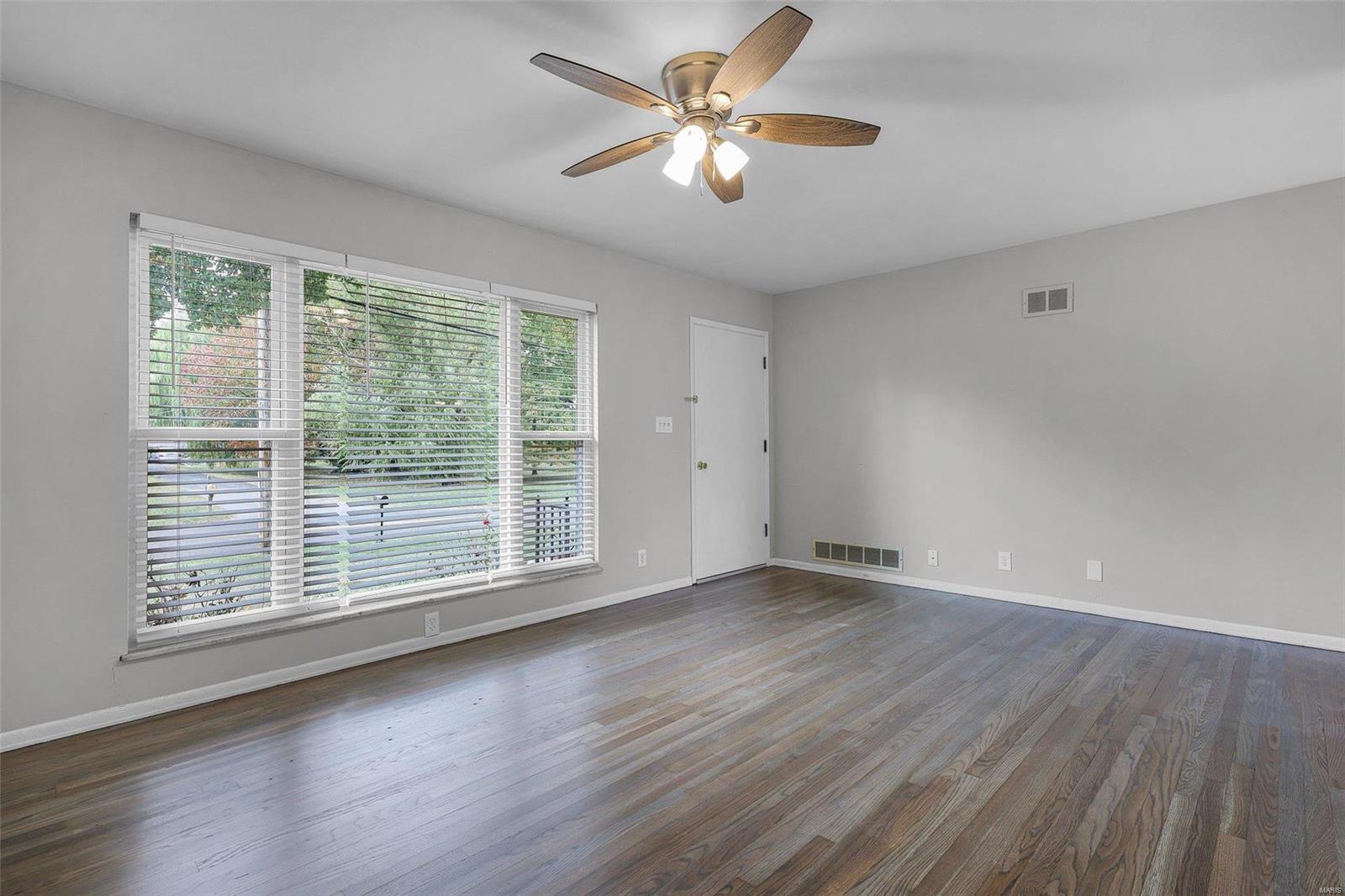 3144 Ringer Road St. Louis, MO 63125 - Photo 4 of 39 Gallery Image 4