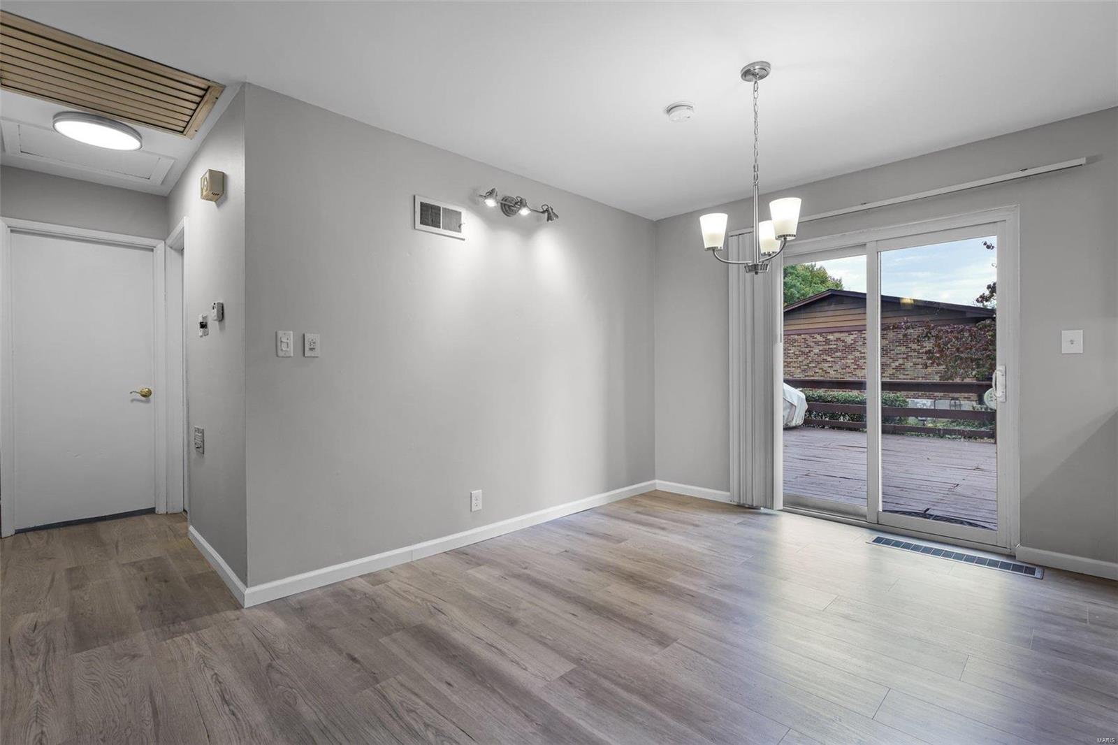 3144 Ringer Road St. Louis, MO 63125 - Photo 5 of 39 Gallery Image 5