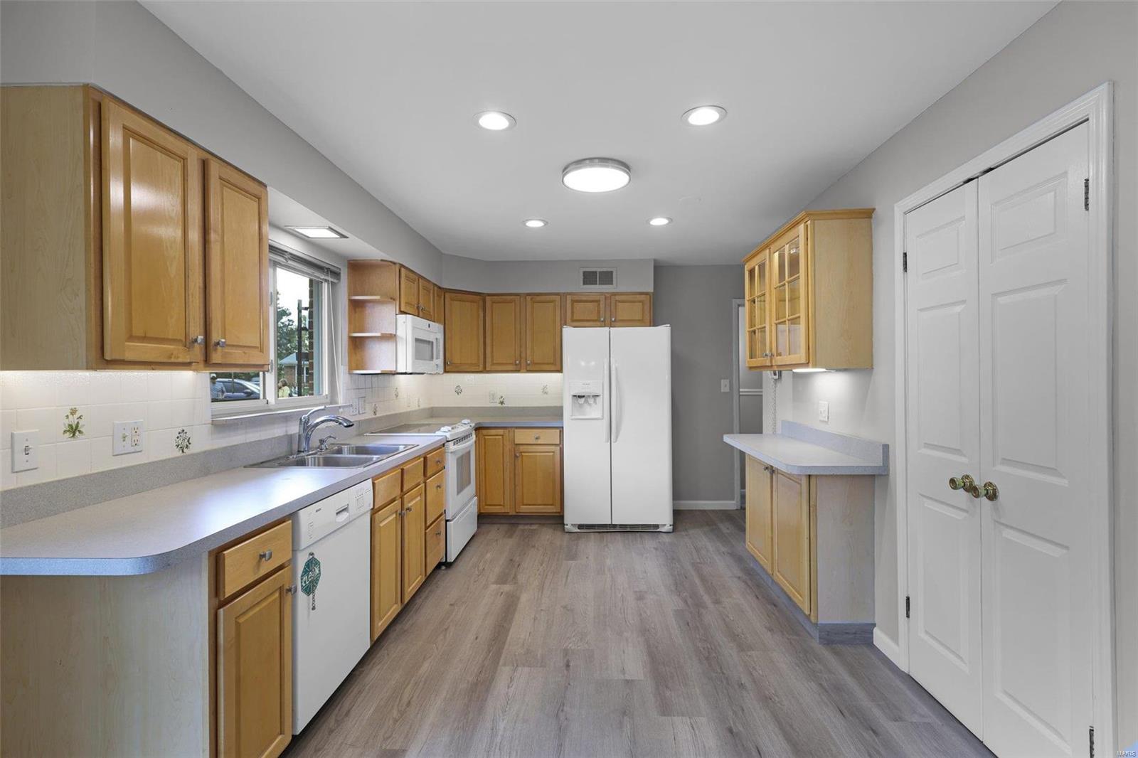 3144 Ringer Road St. Louis, MO 63125 - Photo 7 of 39 Gallery Image 7
