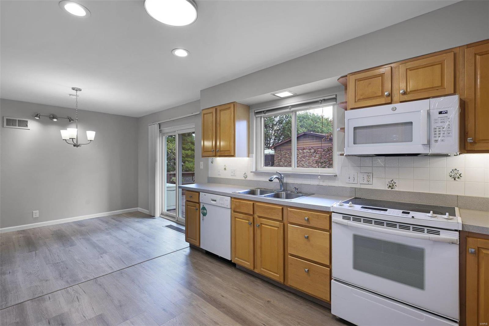 3144 Ringer Road St. Louis, MO 63125 - Photo 8 of 39 Gallery Image 8