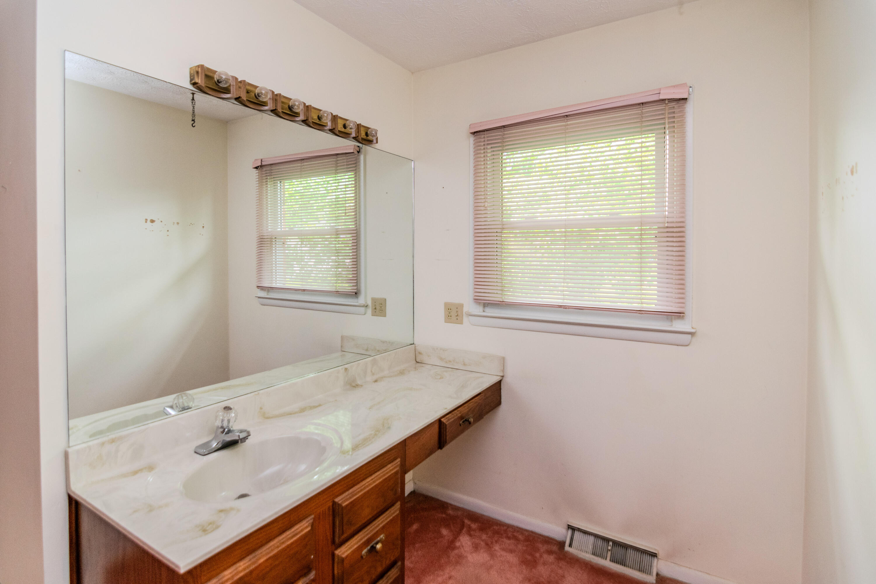 407 Clintonville Road Paris, KY 40361 - Photo 23 of 54 407Clintonville-0094