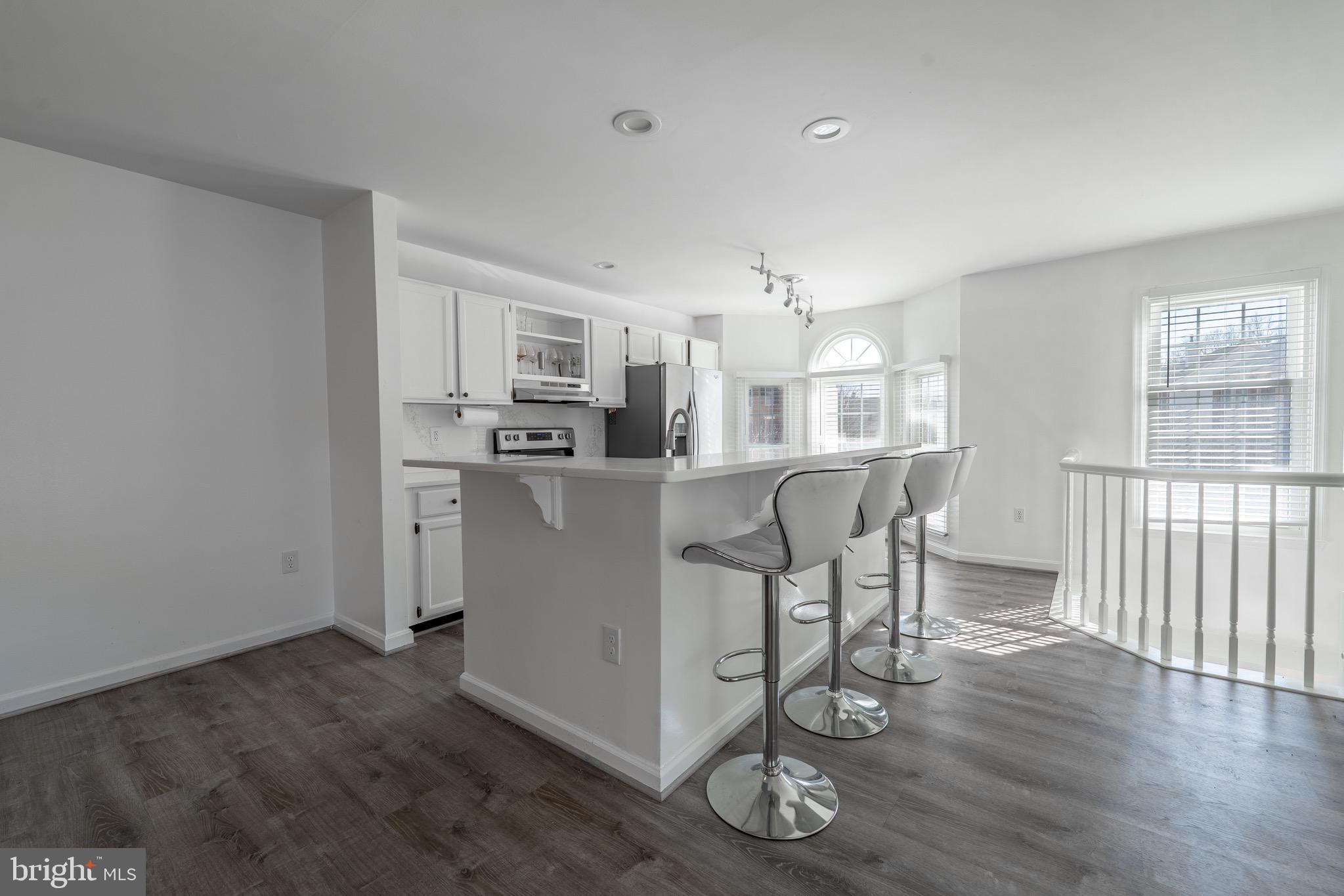 92 Victoria Square Frederick, MD 21702 - Photo 2 of 28