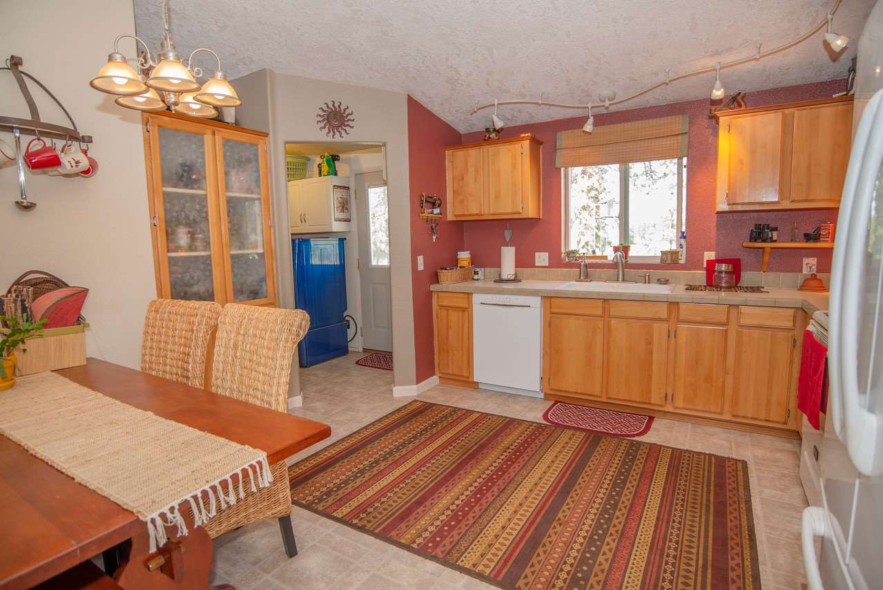 24533 South Pine Springs Road Cheney, WA 99004 - Photo 4 of 20