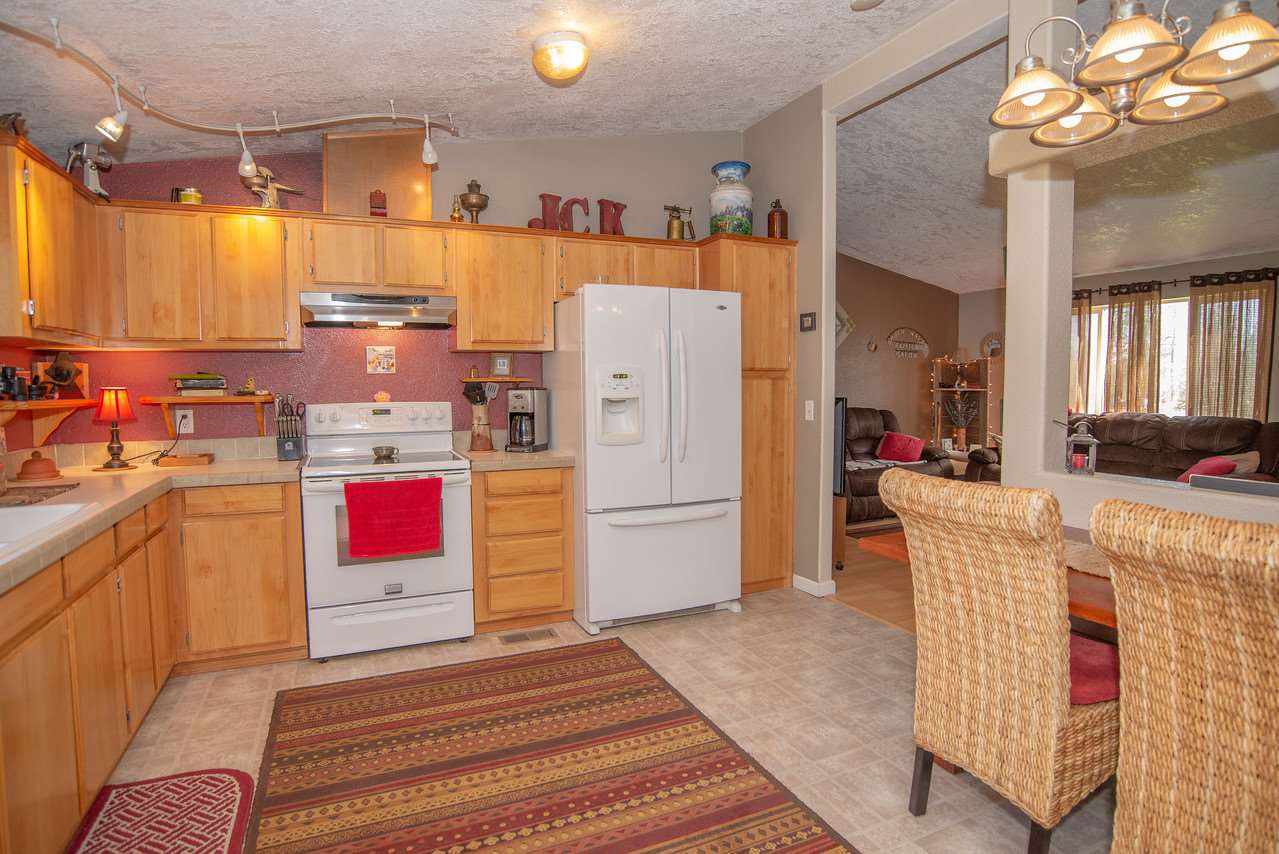 24533 South Pine Springs Road Cheney, WA 99004 - Photo 6 of 20