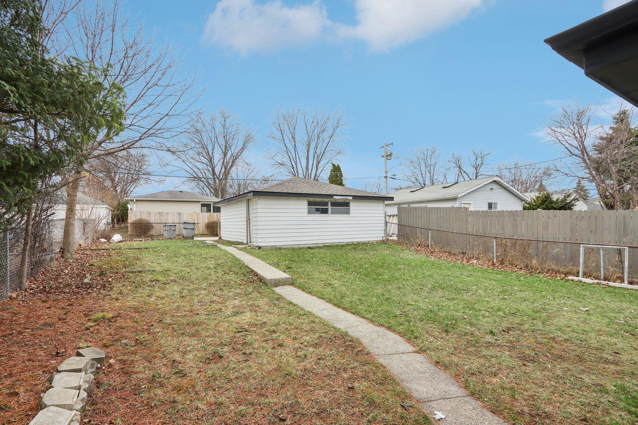 4731 North 89th Street Milwaukee, WI 53225 - Photo 31 of 34 34-web-or-mls-N 89th St-S0204-034