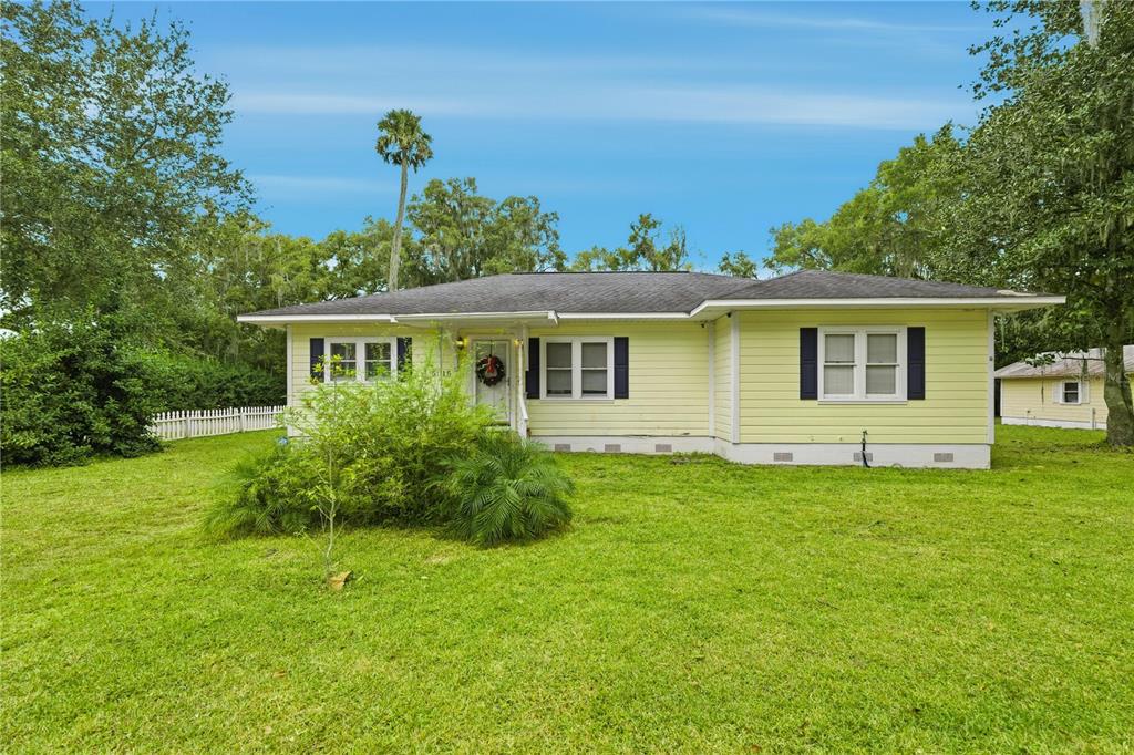 5915 Ave F McIntosh, FL 32664 - Photo 43 of 52 a house view with a garden space