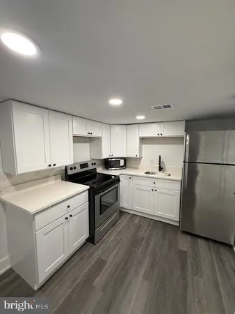 $2,300 | 710 North Luzerne Avenue, Baltimore, MD 21205