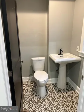 $2,300 | 710 North Luzerne Avenue, Baltimore, MD 21205