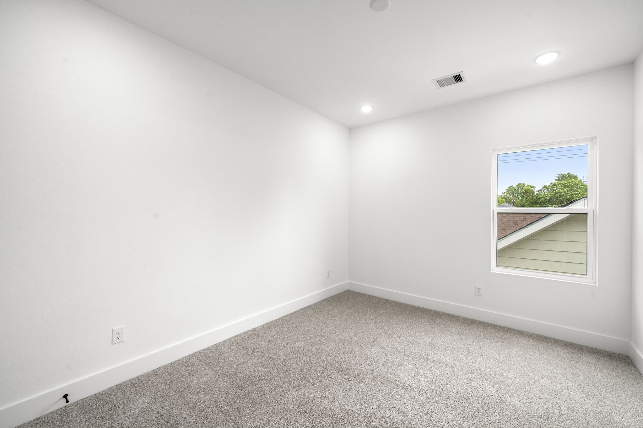 5514 Hardy Street Houston, TX 77009 - Photo 25 of 30 an empty room with a window