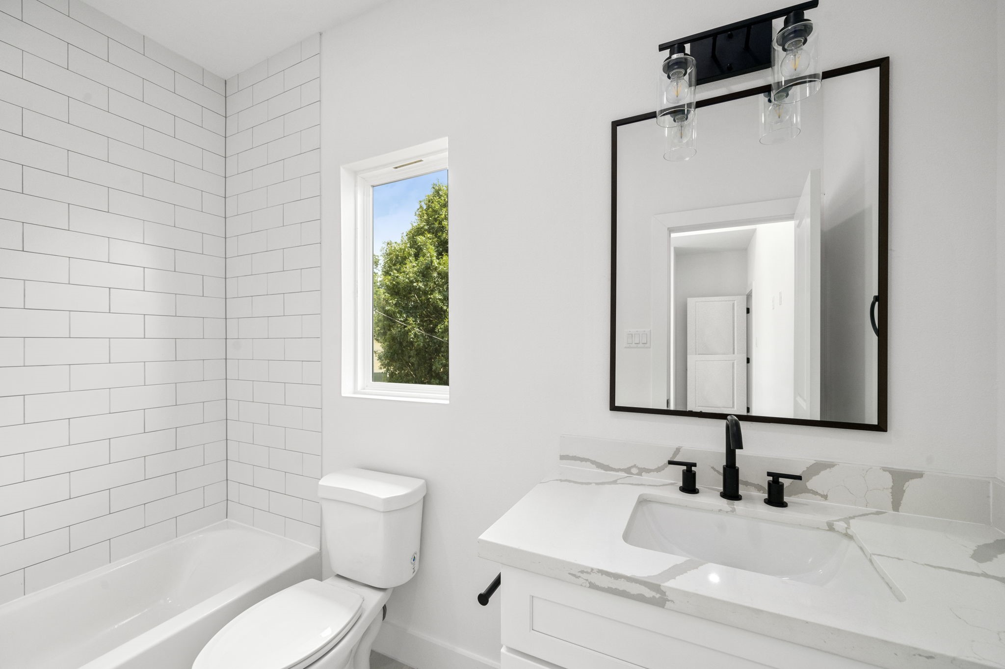 5514 Hardy Street Houston, TX 77009 - Photo 26 of 30 a bathroom with a toilet a sink and a bathtub