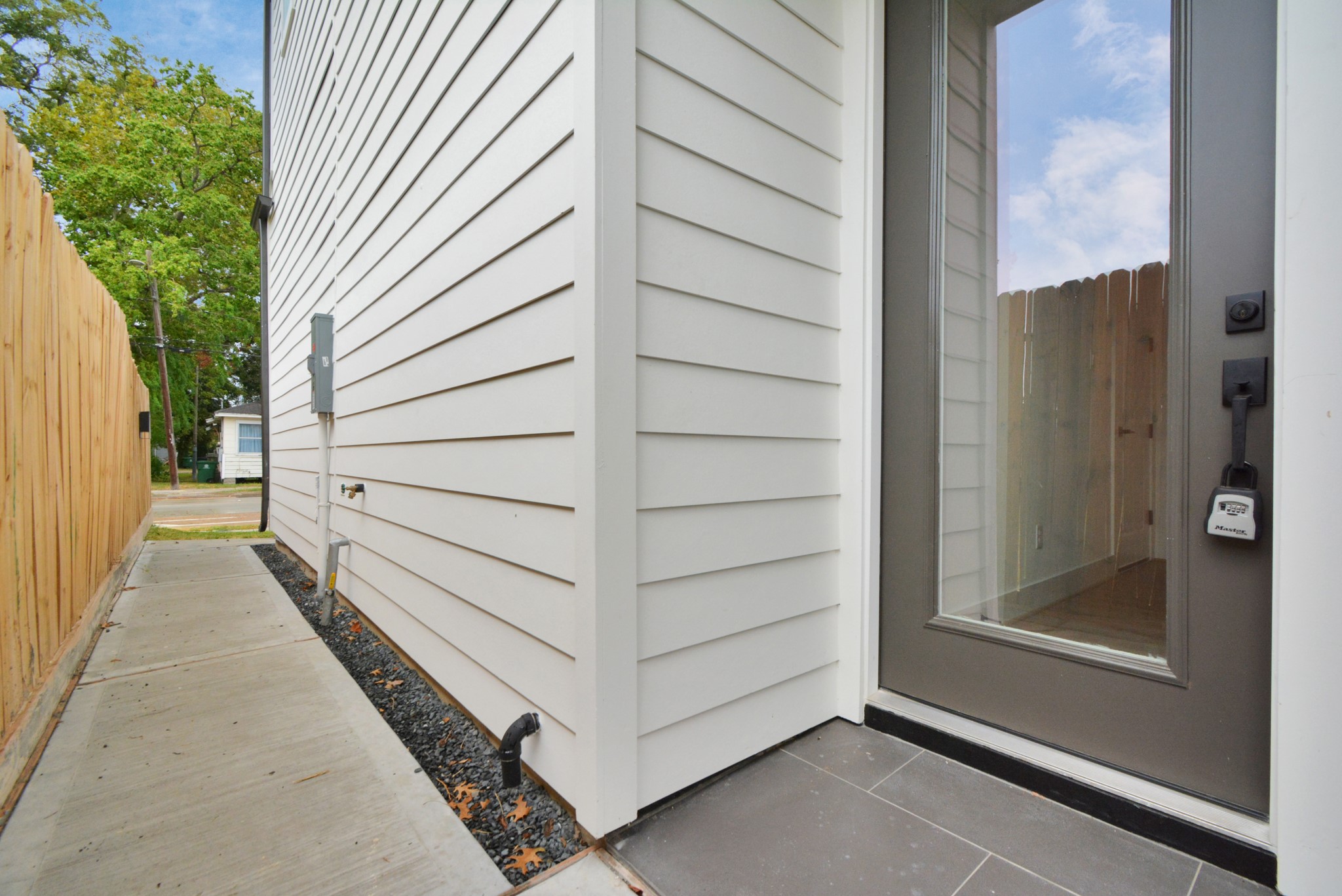 5514 Hardy Street Houston, TX 77009 - Photo 3 of 30 a view of entryway