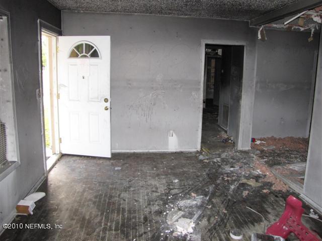 4543 Timuquana Road Jacksonville, FL 32210 - Photo 2 of 4 Living Area