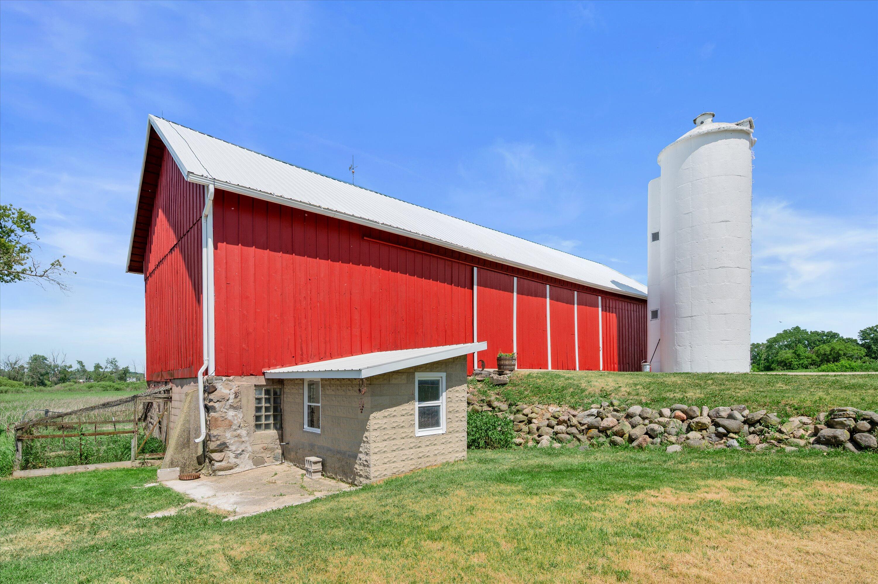 N9523 North River Road Ixonia, WI 53036 - Photo 29 of 55 Big Barn