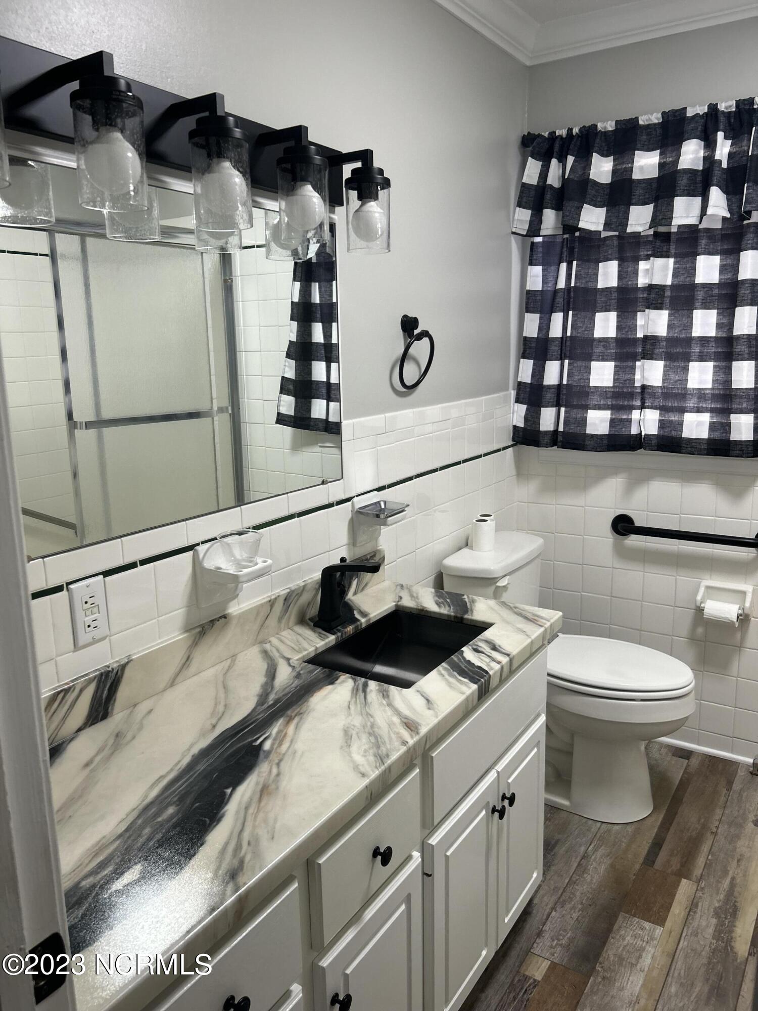 464 Poplar Street Kinston, NC 28504 - Photo 16 of 21 Bathroom