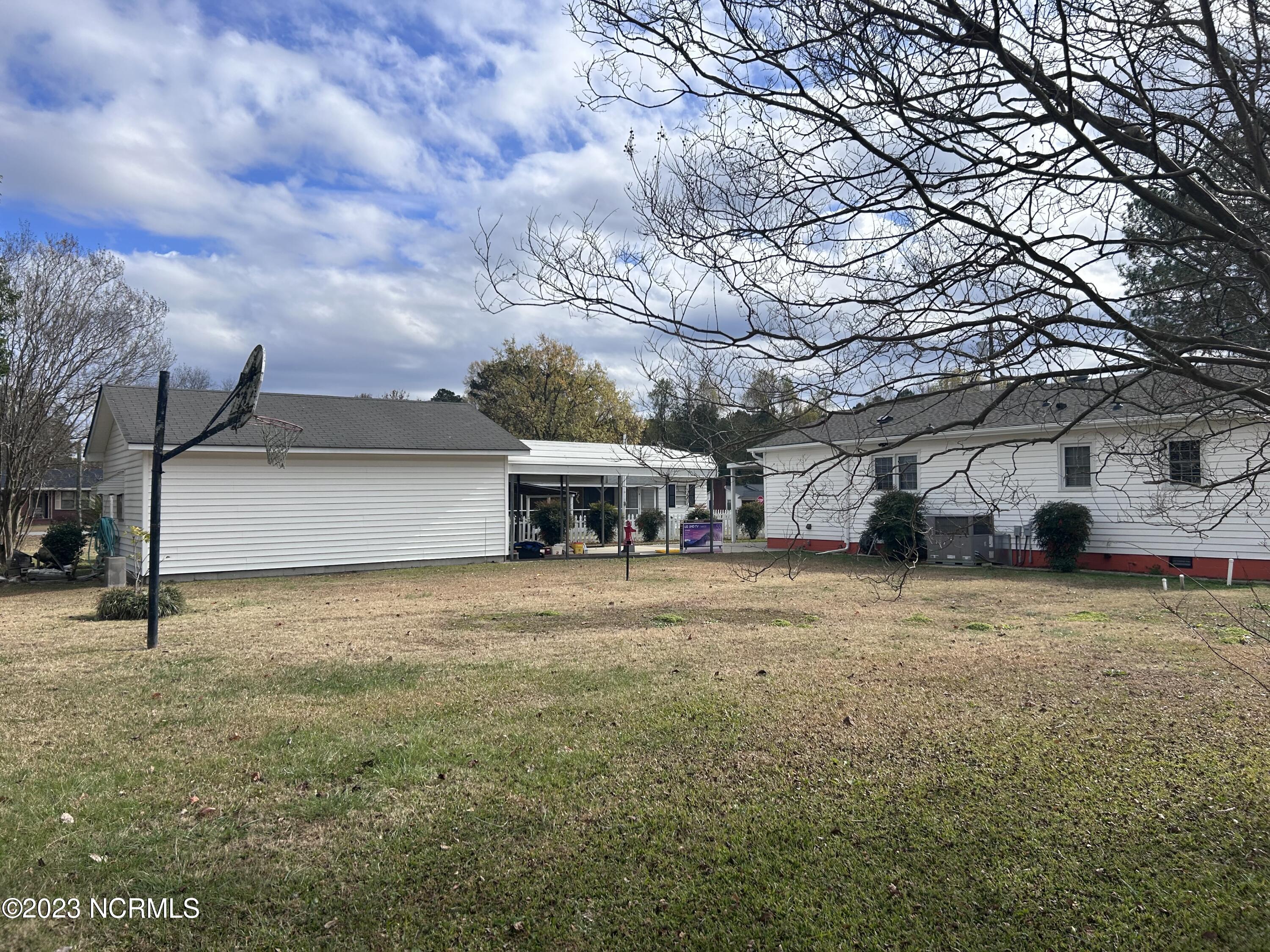 464 Poplar Street Kinston, NC 28504 - Photo 20 of 21 Garage