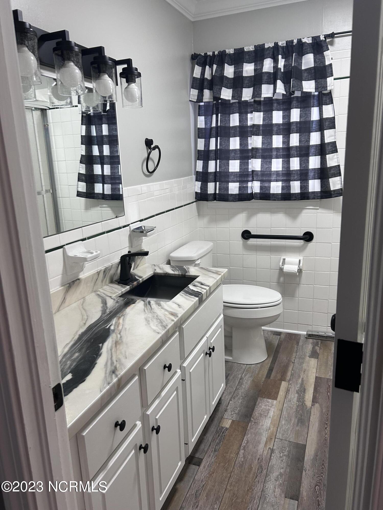 464 Poplar Street Kinston, NC 28504 - Photo 2 of 21 IMG_2579
