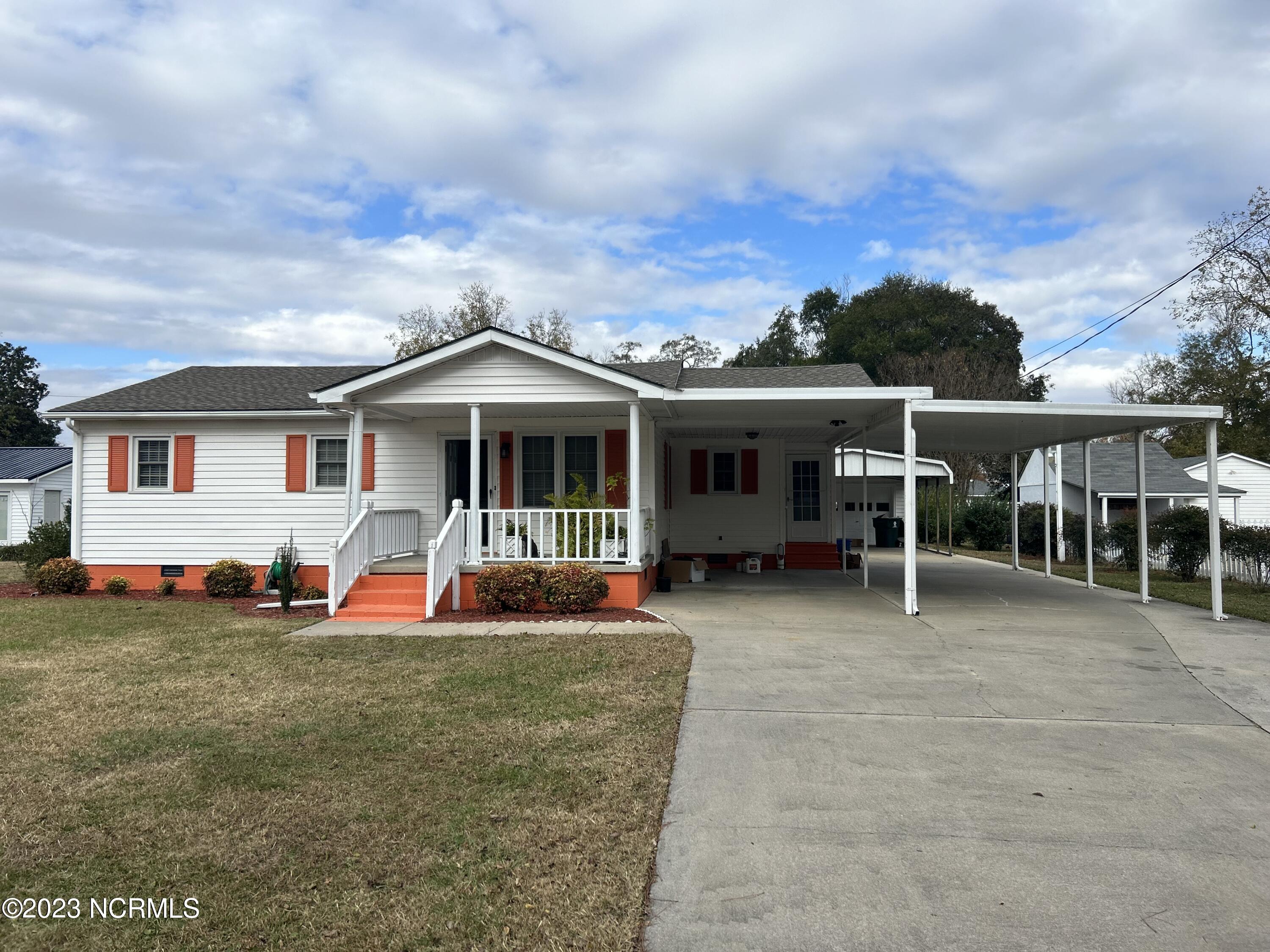 464 Poplar Street Kinston, NC 28504 - Photo 6 of 21 Attached carports