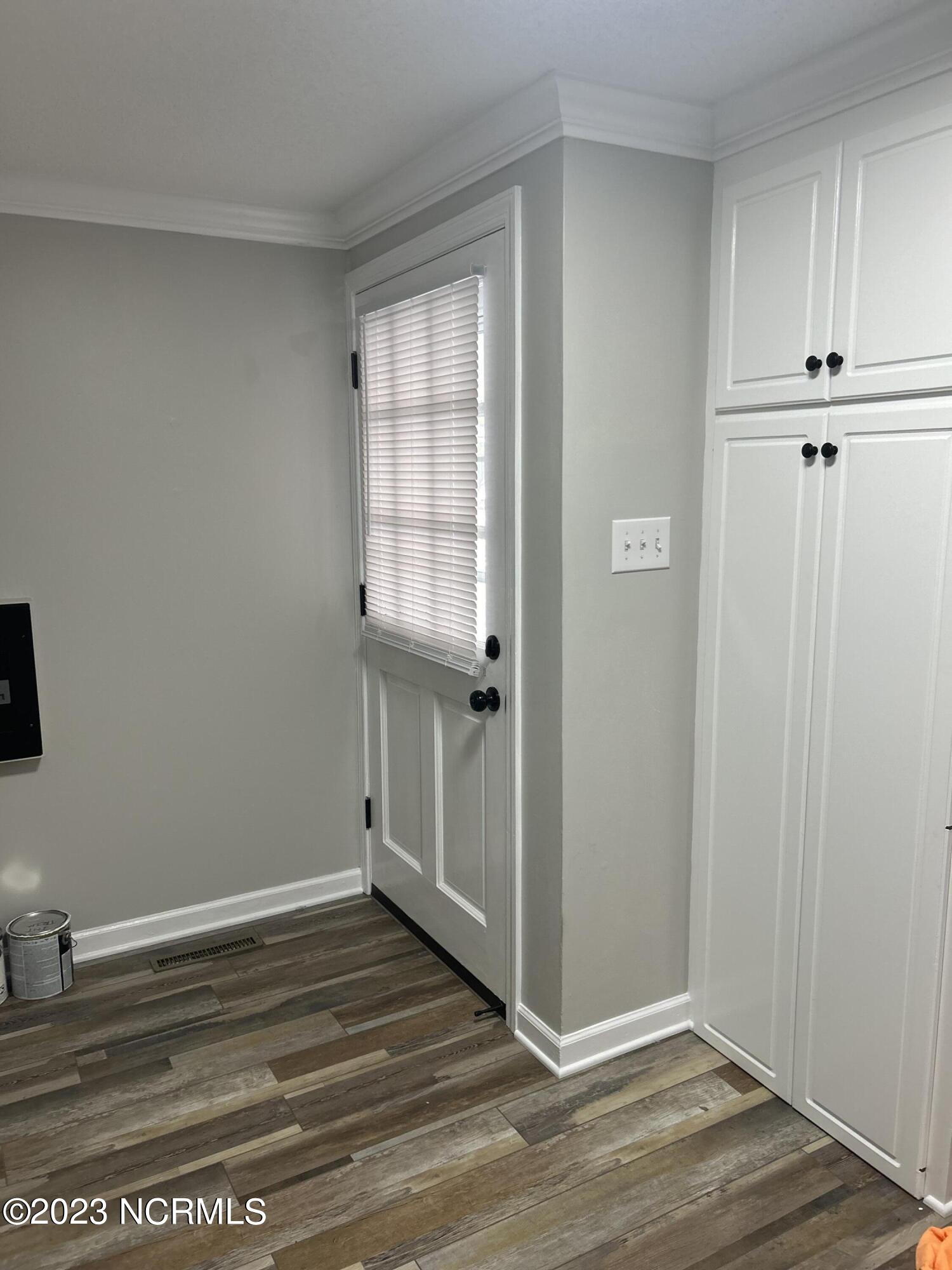 464 Poplar Street Kinston, NC 28504 - Photo 8 of 21 Laundry room/mud room