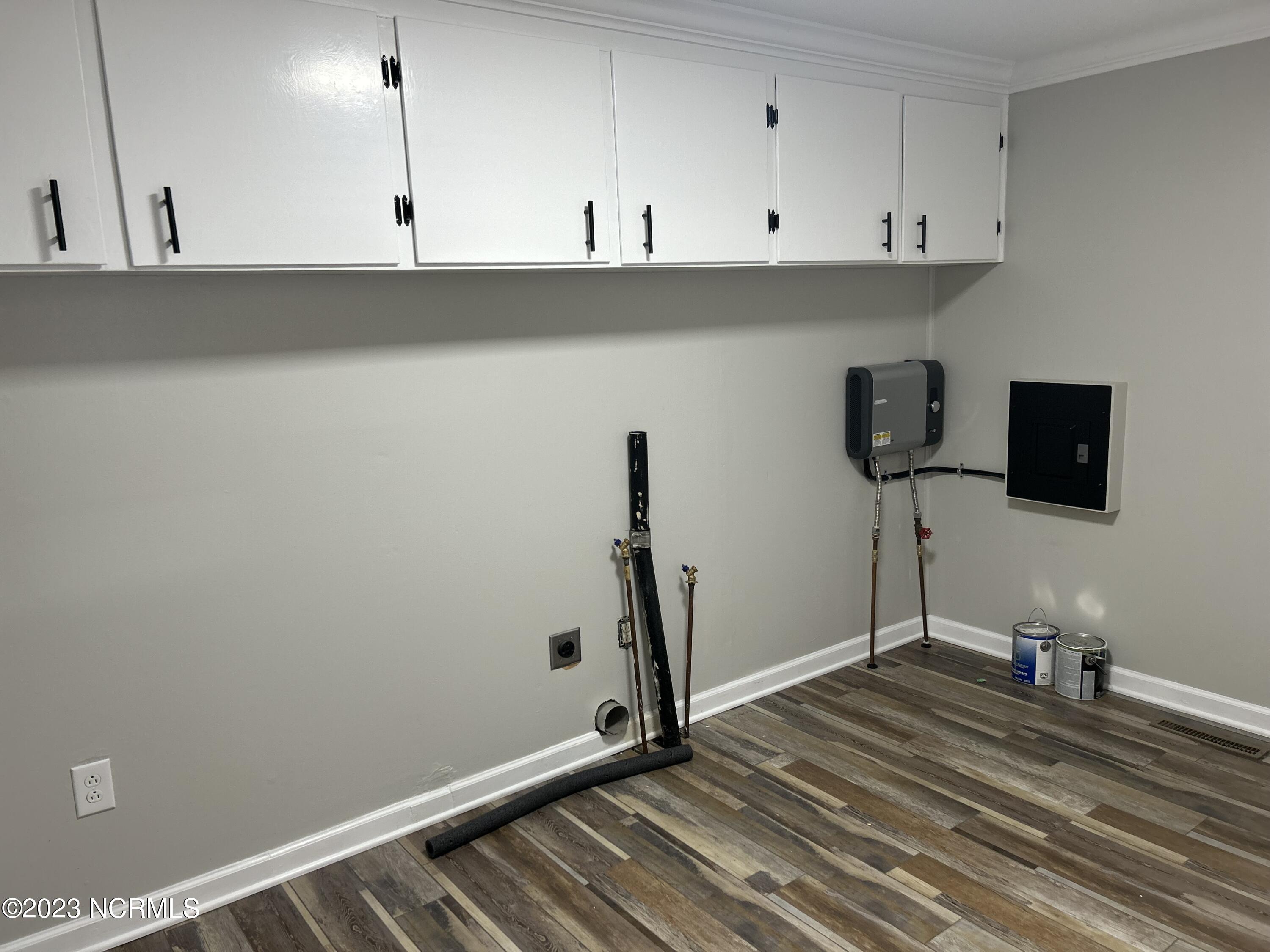 464 Poplar Street Kinston, NC 28504 - Photo 9 of 21 Laundry room with exterior door