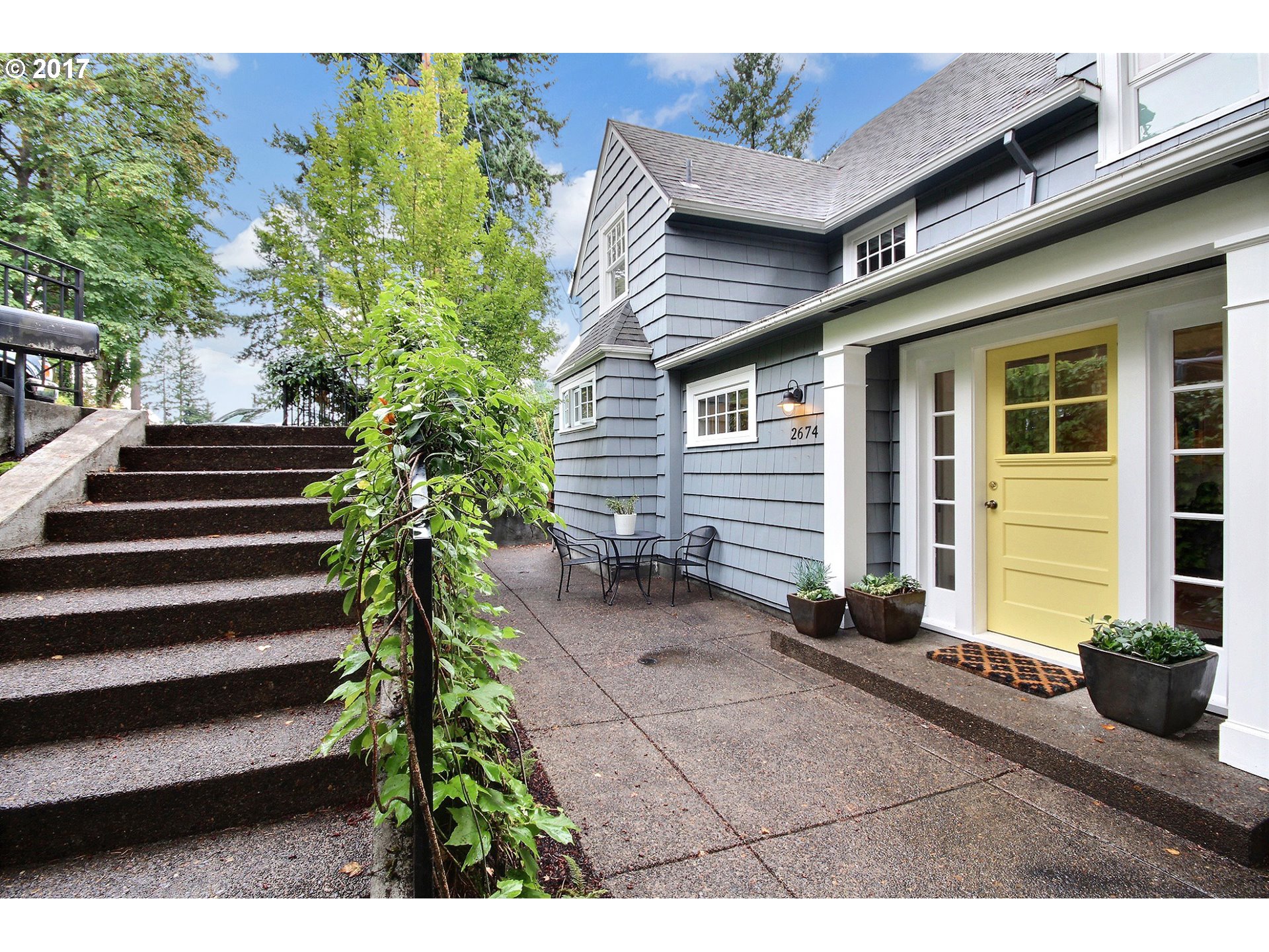 2674 Southwest Talbot Road Portland, OR 97201 - Photo 2 of 23