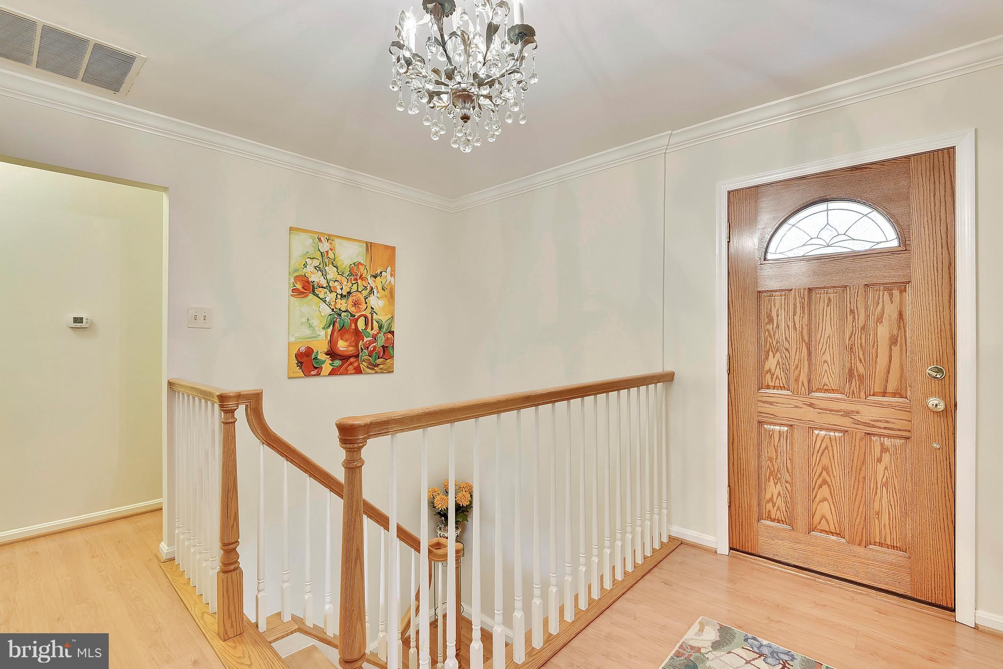 Bright & cheery entrance foyer