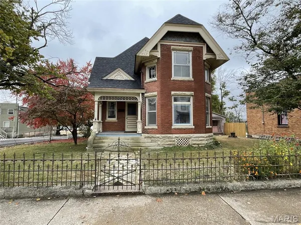 $295,000 | 229 East Main Street, Grafton, IL 62037