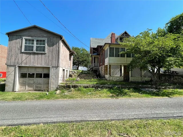 $350,000 | 229 East Main Street, Grafton, IL 62037