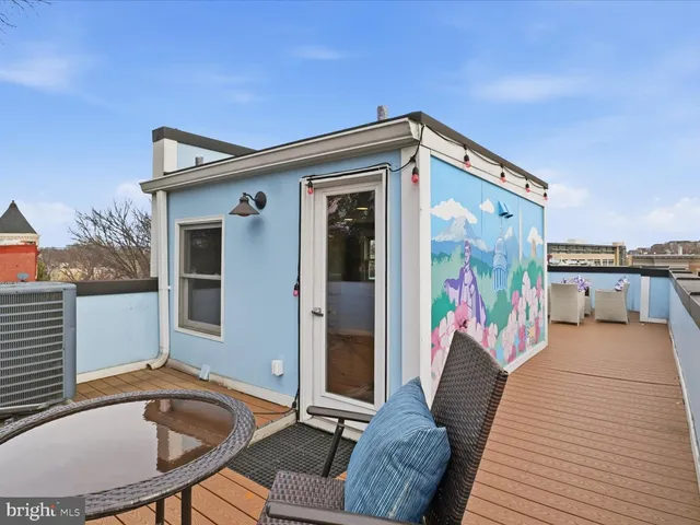 a house view with a outdoor space